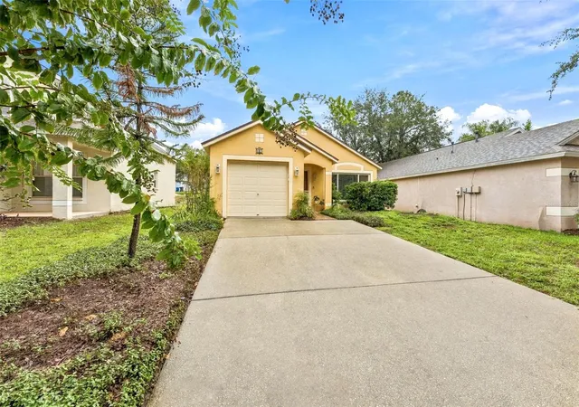 Photo 3 of Single family home for sale at 609 Cape Cod Cir, Valrico, FL 33594 | MLS# TB8554499 | Listing updated on 2026-10-10