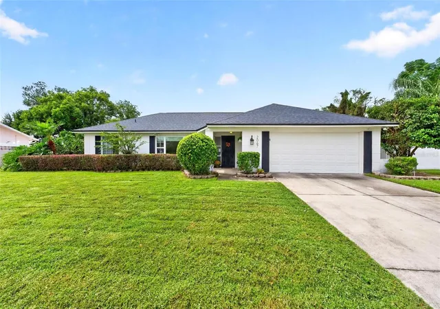 Photo 2 of Single family home for sale at 2067 Poinciana Rd, Winter Park, FL 32792 | MLS# O6446898 | Listing updated on 2026-10-08