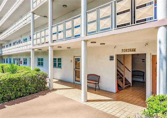 Photo 4 of Condo for sale at 5603 80th Street N #416, Saint Petersburg, FL 33709 | MLS# G5118576 | Listing updated on 2026-10-06