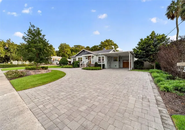 Photo 1 of Single family home for sale at 1516 E Fort King St, Ocala, FL 34471 | MLS# OM733382 | Listing updated on 2026-10-18