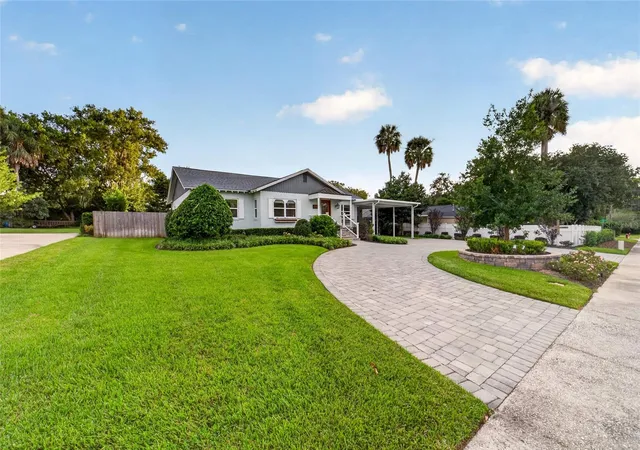 Photo 2 of Single family home for sale at 1516 E Fort King St, Ocala, FL 34471 | MLS# OM733382 | Listing updated on 2026-10-18