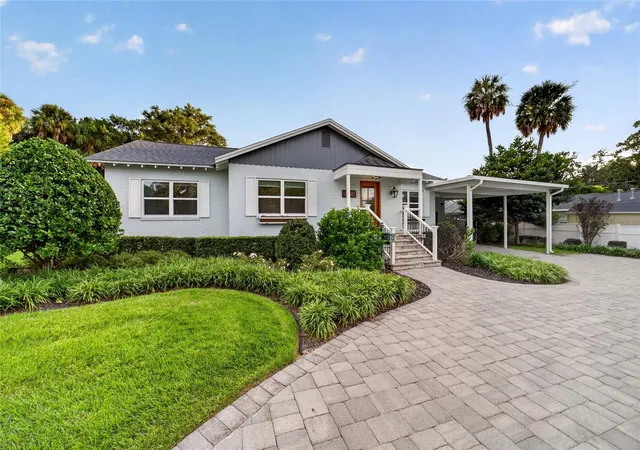 Photo 3 of Single family home for sale at 1516 E Fort King St, Ocala, FL 34471 | MLS# OM733382 | Listing updated on 2026-10-18