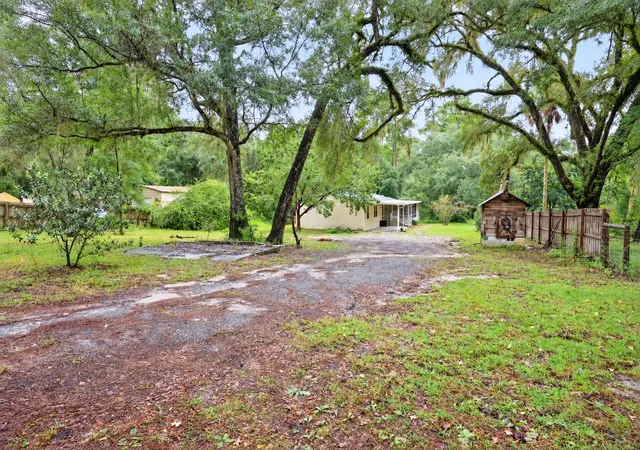 Photo 2 of Manufactured home for sale at 16145 Se 56th Place Rd, Ocklawaha, FL 32179 | MLS# O6446909 | Listing updated on 2026-10-09