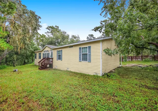 Photo 3 of Manufactured home for sale at 16145 Se 56th Place Rd, Ocklawaha, FL 32179 | MLS# O6446909 | Listing updated on 2026-10-09