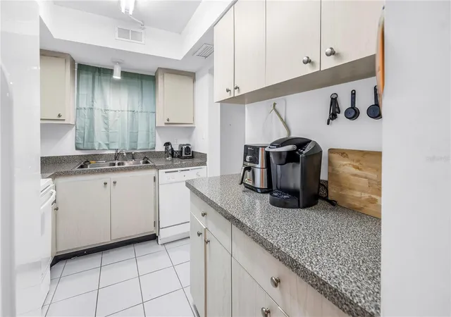 Photo 4 of Condo for sale at 4137 Heron Way #204, Bradenton, FL 34205 | MLS# A4708320 | Listing updated on 2026-10-31