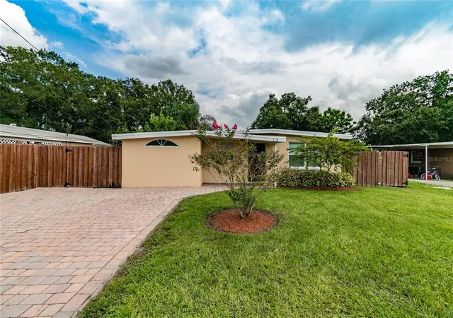 Photo 1 of Single family home for sale at 113 Stoody Ave, Auburndale, FL 33823 | MLS# TB8554507 | Listing updated on 2026-10-06