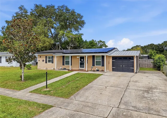 Photo 2 of Single family home for sale at 1646 Hastings Dr, Deltona, FL 32725 | MLS# O6446915 | Listing updated on 2026-10-08