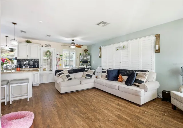 Photo 4 of Single family home for sale at 1646 Hastings Dr, Deltona, FL 32725 | MLS# O6446915 | Listing updated on 2026-10-08