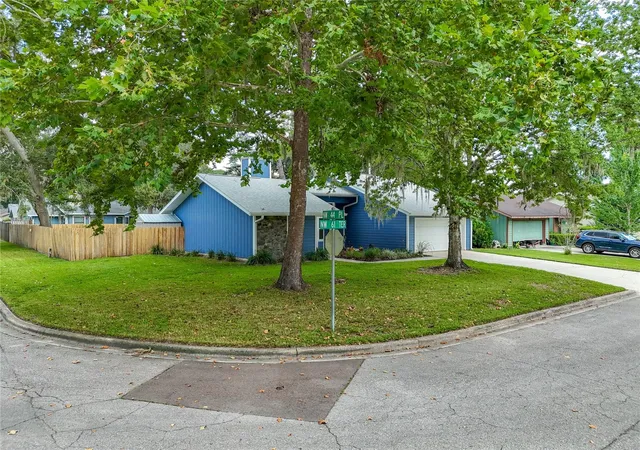 Photo 3 of Single family home for sale at 4425 Nw 61st Terrace, Gainesville, FL 32606 | MLS# R4912093 | Listing updated on 2026-10-07