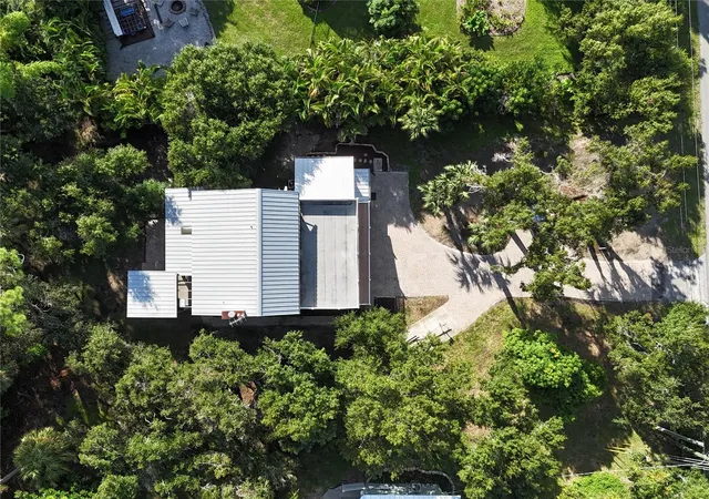 Photo 11 of Single family home for sale at 603 Laurel Rd W, NOKOMIS, FL 34275 | MLS# A4708325 | Listing updated on 2026-10-10