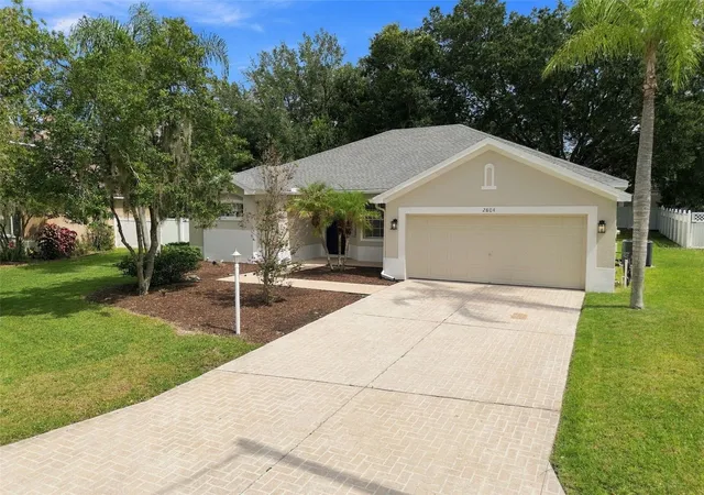 Photo 2 of Single family home for sale at 2804 Brooke Pines Ct, Plant City, FL 33566 | MLS# TB8554524 | Listing updated on 2026-10-03