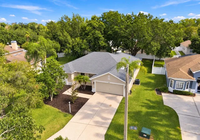 Photo 3 of Single family home for sale at 2804 Brooke Pines Ct, Plant City, FL 33566 | MLS# TB8554524 | Listing updated on 2026-10-03