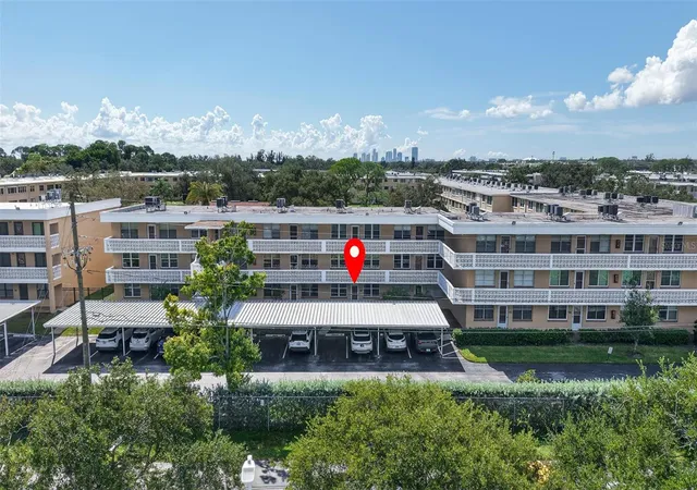 Photo 2 of Condo for sale at 5095 Bay St Ne #104, Saint Petersburg, FL 33703 | MLS# TB8554528 | Listing updated on 2026-10-22
