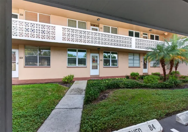 Photo 3 of Condo for sale at 5095 Bay St Ne #104, Saint Petersburg, FL 33703 | MLS# TB8554528 | Listing updated on 2026-10-22