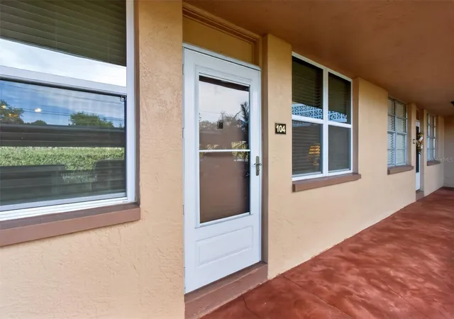 Photo 3 of Condo for sale at 5095 Bay St NE #104, Saint Petersburg, FL 33703 | MLS# TB8554528 | Listing updated on 2026-10-22