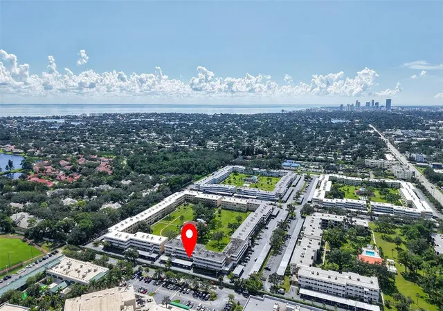 Photo 4 of Condo for sale at 5095 Bay St NE #104, Saint Petersburg, FL 33703 | MLS# TB8554528 | Listing updated on 2026-10-22