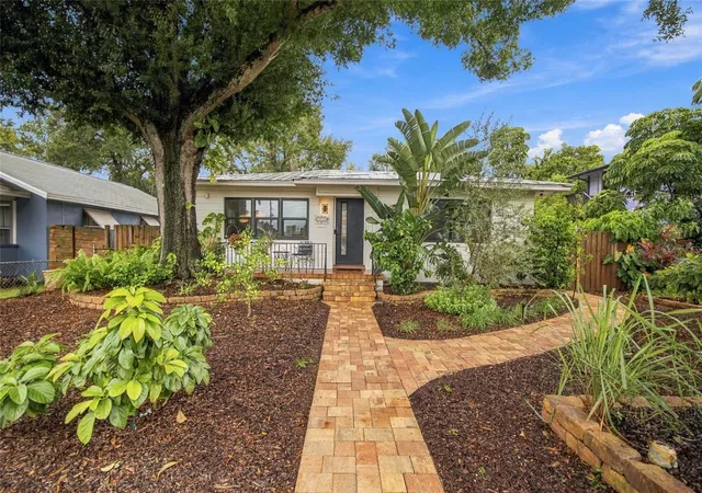 Photo 1 of Single family home for sale at 1926 Burlington Ave N, Saint Petersburg, FL 33713 | MLS# TB8554533 | Listing updated on 2026-10-09