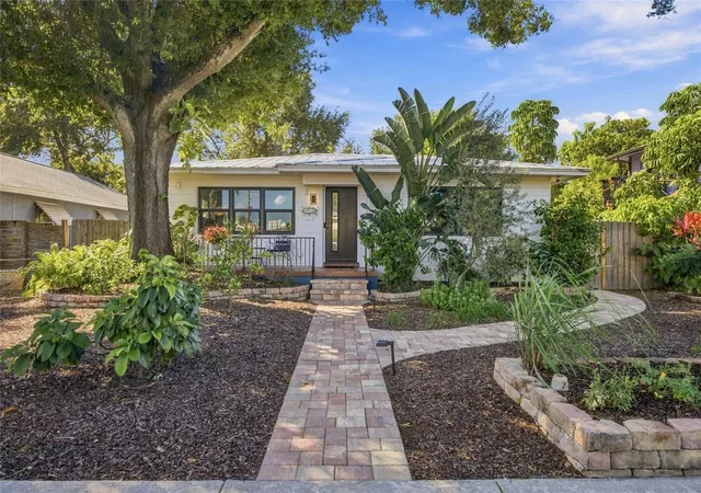 Photo 1 of Single family home for sale at 1926 Burlington Ave N, Saint Petersburg, FL 33713 | MLS# TB8554533 | Listing updated on 2026-10-21