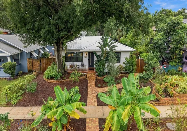 Photo 3 of Single family home for sale at 1926 Burlington Ave N, Saint Petersburg, FL 33713 | MLS# TB8554533 | Listing updated on 2026-10-09