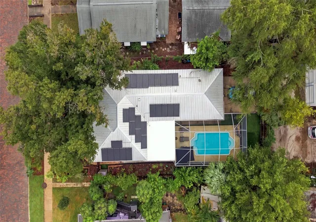Photo 4 of Single family home for sale at 1926 Burlington Ave N, Saint Petersburg, FL 33713 | MLS# TB8554533 | Listing updated on 2026-10-09