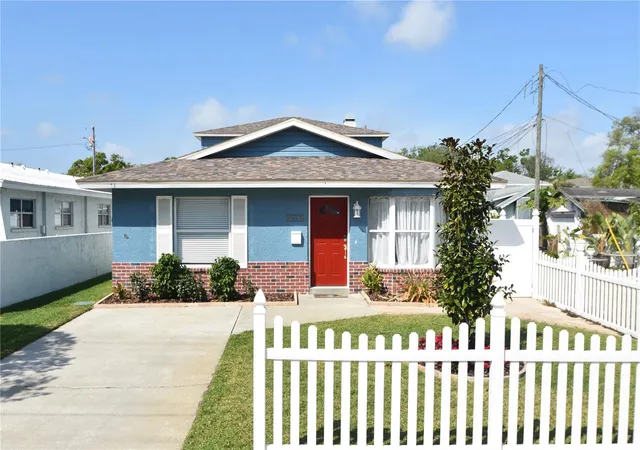 Photo 2 of Single family home for sale at 2918 10th Street N, Saint Petersburg, FL 33704 | MLS# TB8554535 | Listing updated on 2026-10-03