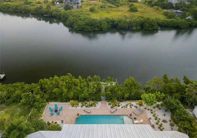 Photo 3 of Single family home for sale at 908 Bayshore Dr, Terra Ceia, FL 34250 | MLS# A4708345 | Listing updated on 2026-10-10