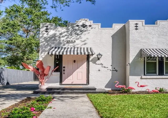 Photo 3 of Single family home for sale at 2520 11th Avenue W, Bradenton, FL 34205 | MLS# A4708348 | Listing updated on 2026-10-06