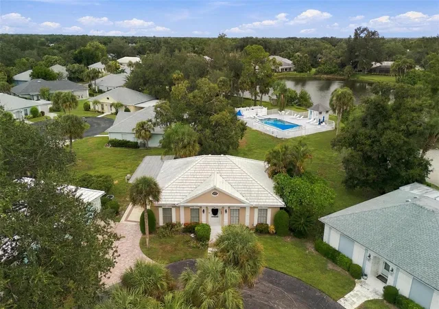 Photo 4 of House for sale at 4 Antigua Cir #6, Englewood, FL 34223 | MLS# D6149020 | Listing updated on 2026-10-08