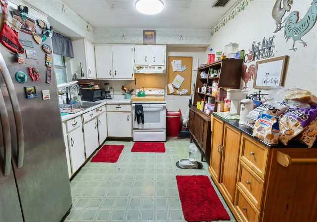 Photo 3 of Single family home for sale at 1572 Churchill Ct, Lakeland, FL 33801 | MLS# P4940062 | Listing updated on 2026-10-07