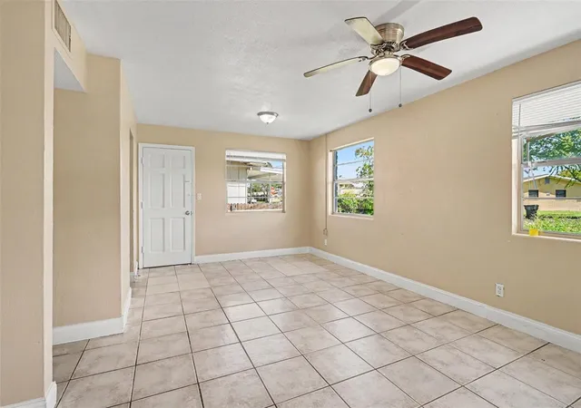 Photo 3 of Single family home for sale at 508 S Caroline St, Daytona Beach, FL 32114 | MLS# TB8554552 | Listing updated on 2026-10-03