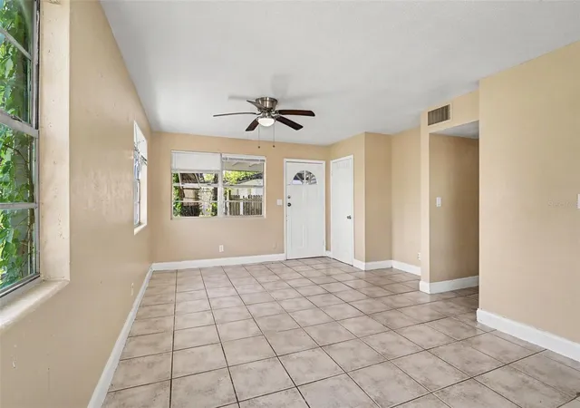 Photo 4 of Single family home for sale at 508 S Caroline St, Daytona Beach, FL 32114 | MLS# TB8554552 | Listing updated on 2026-10-03