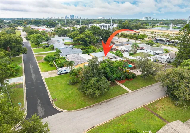 Photo 3 of Single family home for sale at 1345 39th Street N, Saint Petersburg, FL 33713 | MLS# TB8554557 | Listing updated on 2026-10-09