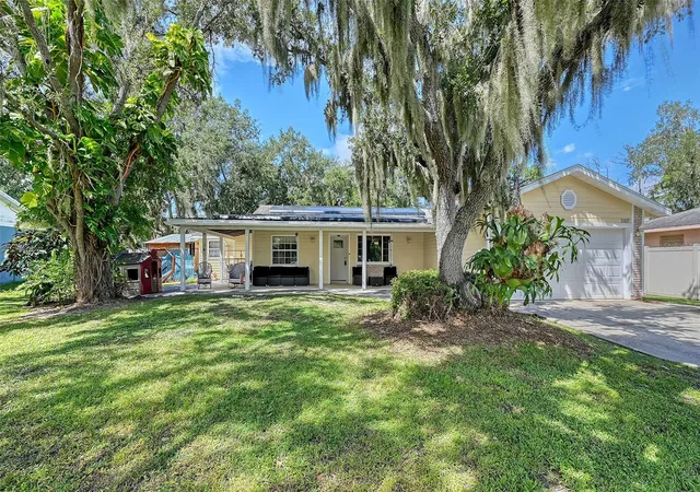 Photo 1 of Single family home for sale at 5107 Woodlawn Cir W, Palmetto, FL 34221 | MLS# A4708360 | Listing updated on 2026-10-03