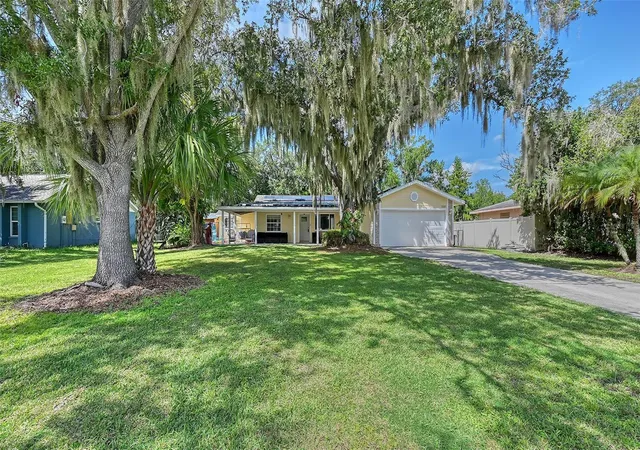 Photo 2 of Single family home for sale at 5107 Woodlawn Cir W, Palmetto, FL 34221 | MLS# A4708360 | Listing updated on 2026-10-03
