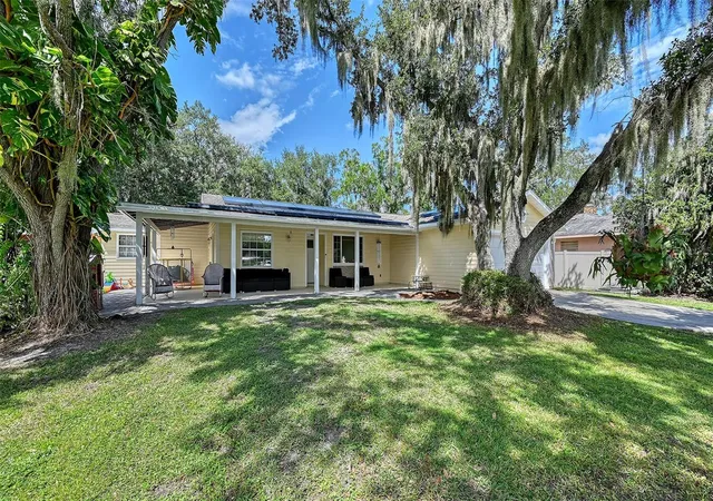 Photo 3 of Single family home for sale at 5107 Woodlawn Cir W, Palmetto, FL 34221 | MLS# A4708360 | Listing updated on 2026-10-03