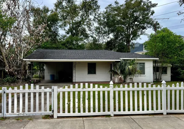 Photo 1 of Sale Pending at 405 Francis Blvd, Lakeland, FL 33801 | MLS# P4940064 | Listing updated on 2026-10-06