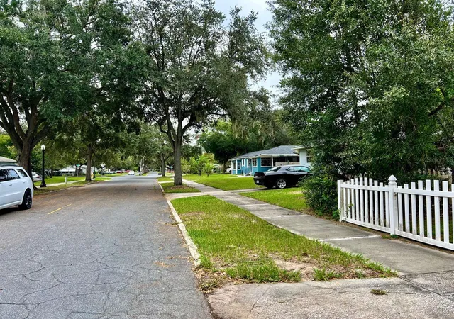 Photo 3 of Sale Pending at 405 Francis Blvd, Lakeland, FL 33801 | MLS# P4940064 | Listing updated on 2026-10-06