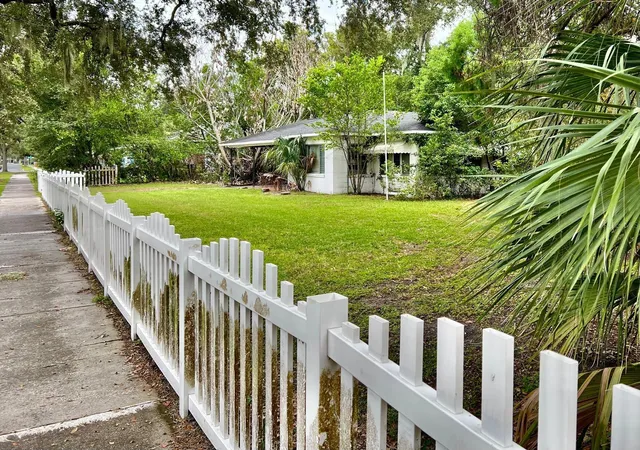 Photo 3 of Sale Pending at 405 Francis Blvd, Lakeland, FL 33801 | MLS# P4940064 | Listing updated on 2026-10-06