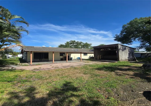 Photo 2 of Single family home for sale at 1512 Russell Ave, Sarasota, FL 34232 | MLS# O6446977 | Listing updated on 2026-10-06