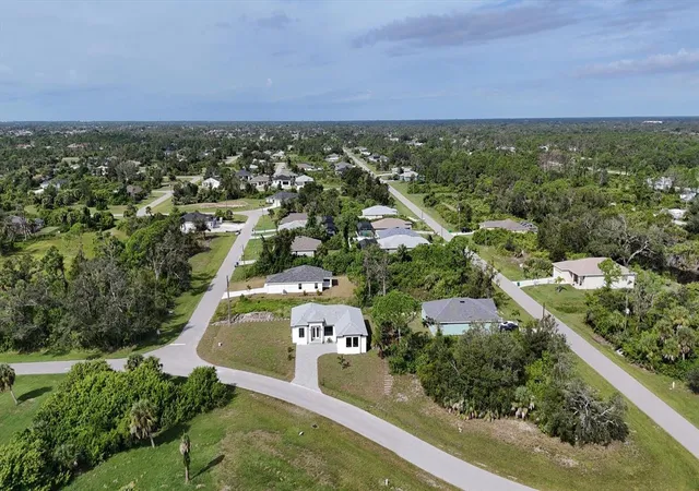 Photo 2 of Single family home for sale at 200 Redwood Rd, Rotonda West, FL 33947 | MLS# A4708367 | Listing updated on 2026-10-03