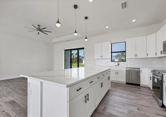 Photo 4 of Single family home for sale at 200 Redwood Rd, Rotonda West, FL 33947 | MLS# A4708367 | Listing updated on 2026-10-03