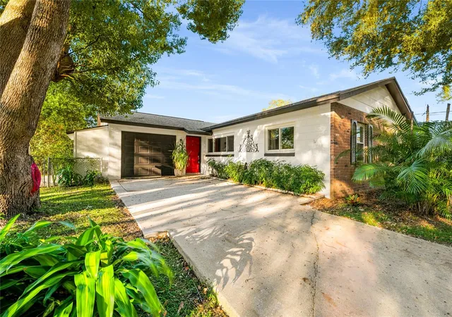 Photo 4 of Single family home for sale at 329 Tangerine St, Altamonte Springs, FL 32701 | MLS# O6446978 | Listing updated on 2026-10-20