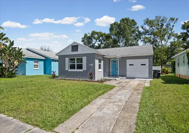 Photo 1 of Single family home for sale at 2818 Upton St S, Gulfport, FL 33711 | MLS# TB8554576 | Listing updated on 2026-10-20