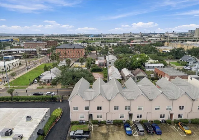 Listing Photo 4 - Condo for sale in building located at 2002 E 5Th Ave, Tampa, FL 33605 - Unit #214