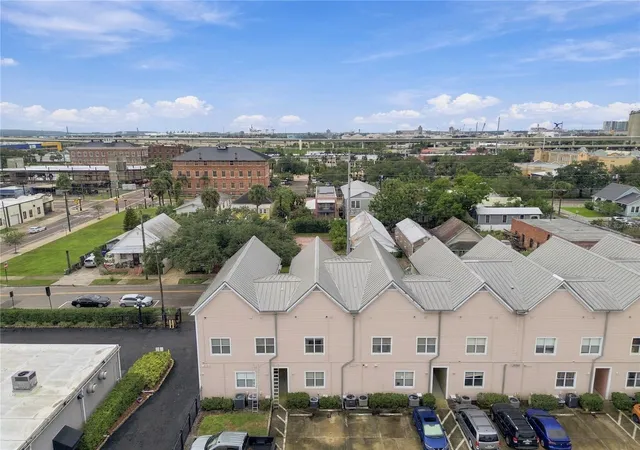 Listing Photo 5 - Condo for sale in building located at 2002 E 5Th Ave, Tampa, FL 33605 - Unit #214