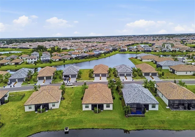 Photo 4 of Single family home for sale at 15606 Sunny Day Dr, Bradenton, FL 34211 | MLS# A4708372 | Listing updated on 2026-10-05