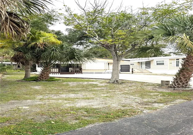 Photo 3 of Manufactured home for sale at 3300 26th Avenue E #147, Bradenton, FL 34208 | MLS# A4708373 | Listing updated on 2026-10-03