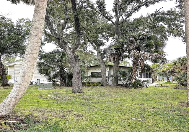 Photo 3 of Manufactured home for sale at 3300 26th Avenue E #147, Bradenton, FL 34208 | MLS# A4708373 | Listing updated on 2026-10-03