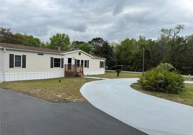 Manufactured home for sale at 18600 SE 17th Street, SILVER SPRINGS, FL 34488 | MLS# OM733401