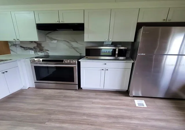 Photo 4 of Manufactured home for sale at 5316 53rd Avenue E #E3, Bradenton, FL 34203 | MLS# A4708375 | Listing updated on 2026-10-05